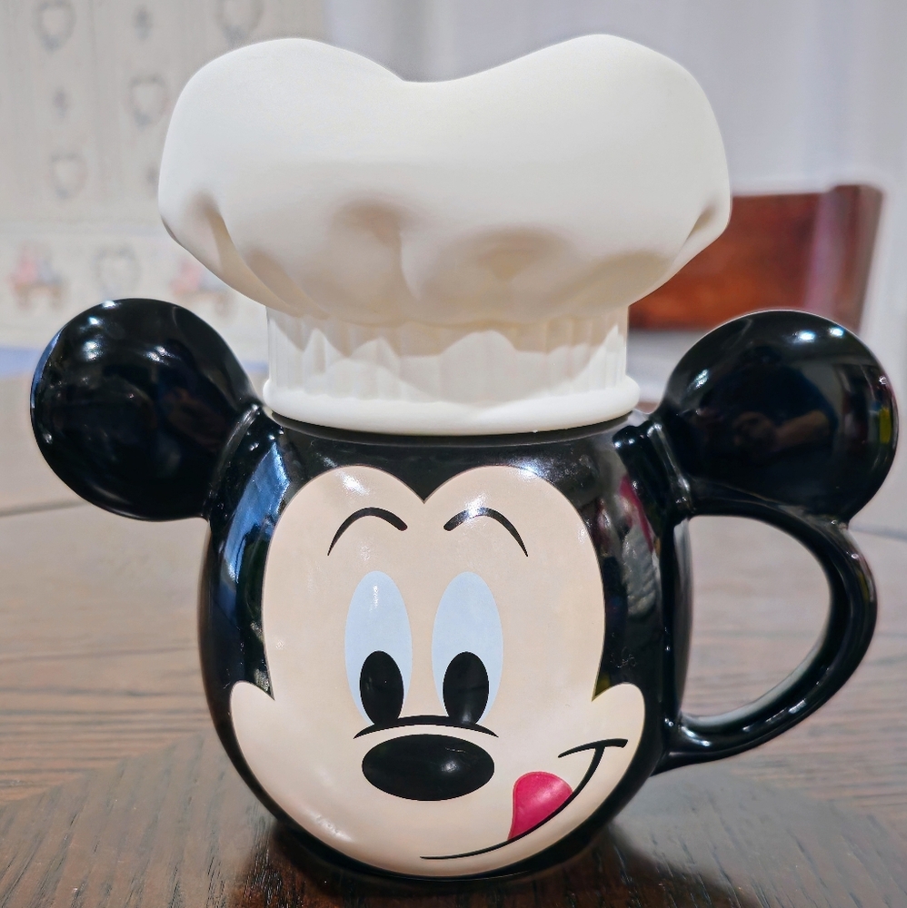 Disney World Epcot Chef Mickey Minnie Food & Wine Festival 2022 Mug with Lid